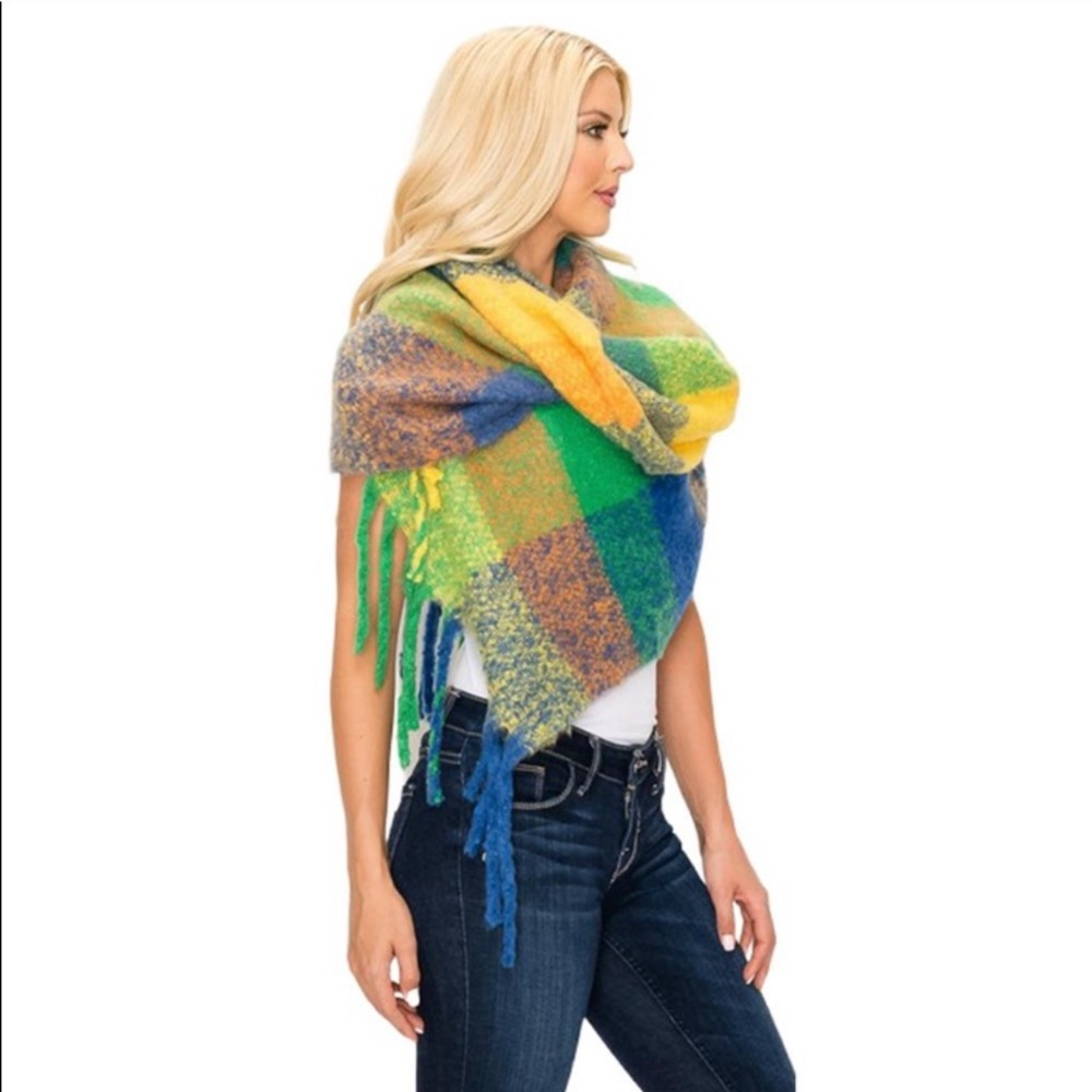 Acrylic Shawl NWT - Picture 2 of 3